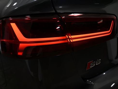 Used 2018 Audi S6 Premium Plus w/ S Sport Package AWD/4WD image 37