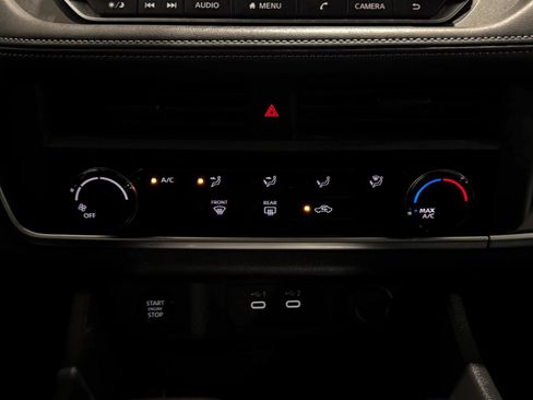 Used 2025 Nissan Rogue S AWD/4WD image 25