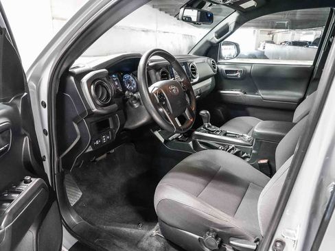 Certified 2018 Toyota Tacoma TRD Off-Road w/ Technology Package AWD/4WD image 17