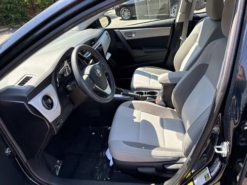 Used 2018 Toyota Corolla LE FWD image 14