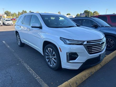 Used 2023 Chevrolet Traverse Premier AWD/4WD image 1
