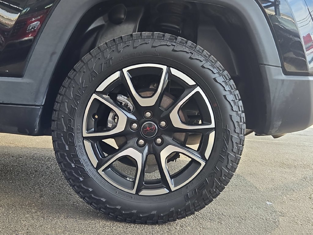 Used 2025 Jeep Compass Trailhawk AWD/4WD image 24