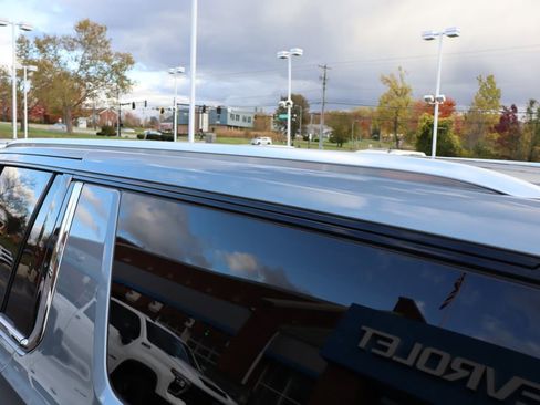 Used 2023 Chevrolet Suburban Premier image 35