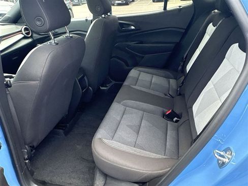 Used 2024 Chevrolet Trax RS w/ Sunroof Package FWD image 23