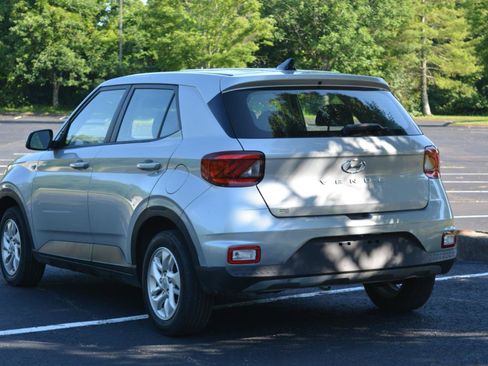 Used 2021 Hyundai Venue SE FWD image 7