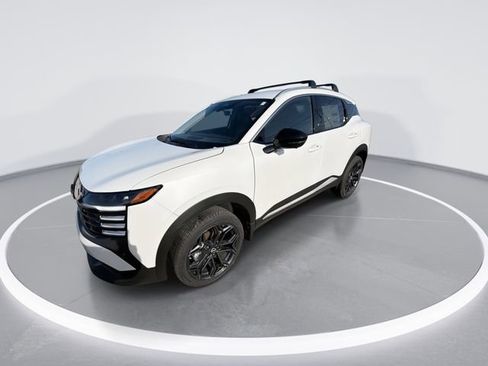 New 2026 Nissan Kicks SR w/ Cold Weather Package image 4