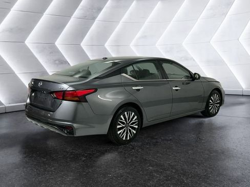 Used 2024 Nissan Altima 2.5 SV image 4