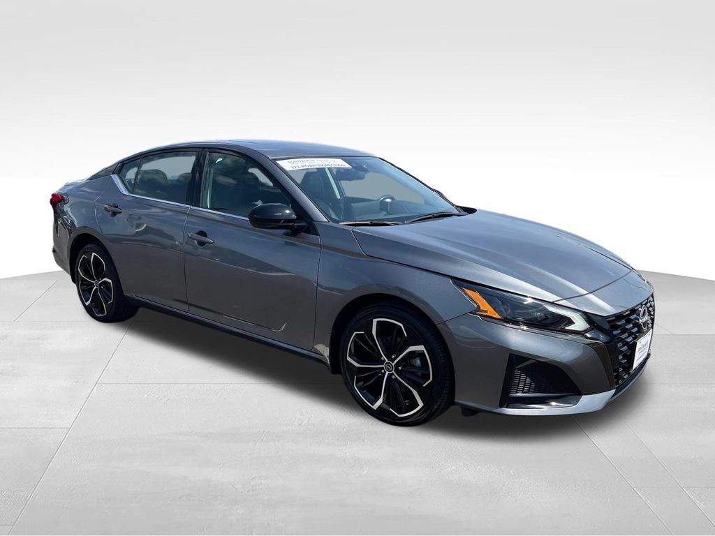 Used 2023 Nissan Altima 2.5 SR w/ SR Premium Package AWD/4WD image 7
