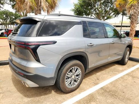 Used 2026 Chevrolet Traverse LT AWD/4WD image 5