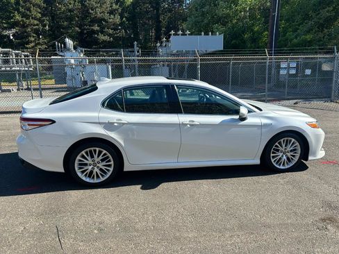 Used 2020 Toyota Camry XLE w/ Driver Assist Package FWD image 4