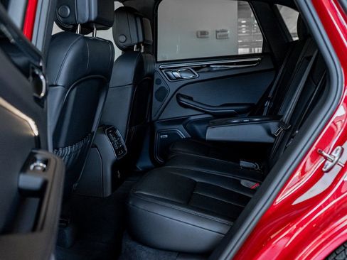 Certified 2025 Porsche Macan AWD/4WD image 27