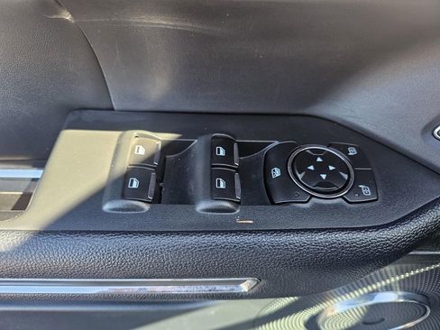 Used 2022 Ford Expedition XLT image 12