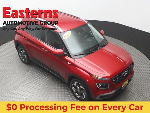 Used 2023 Hyundai Venue Limited FWD image 3
