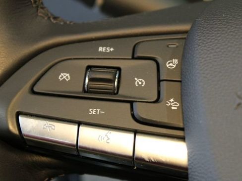 Used 2022 Cadillac XT4 Luxury w/ Driver Awareness Package AWD/4WD image 23