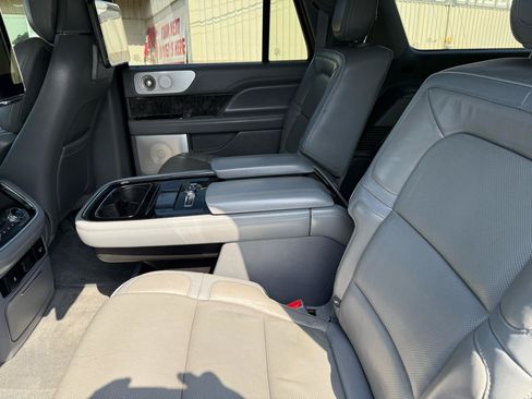 Used 2018 Lincoln Navigator L Reserve w/ Technology Package AWD/4WD image 10