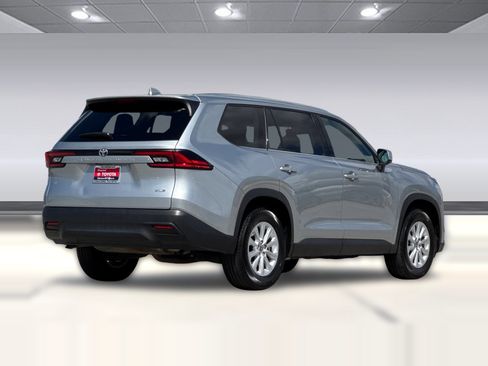 Used 2025 Toyota Grand Highlander FWD image 3