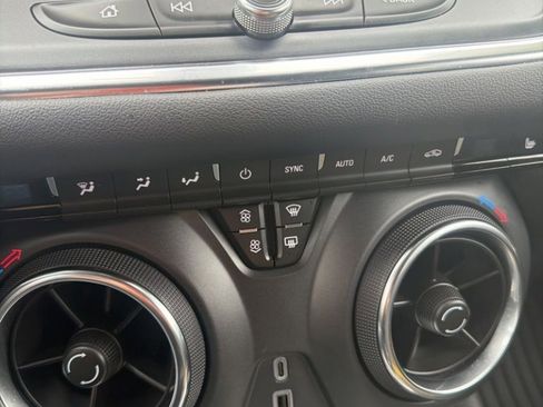 Used 2024 Chevrolet Blazer LT w/ Convenience Package FWD image 17