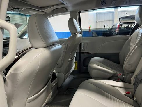 Used 2011 Toyota Sienna XLE FWD image 16
