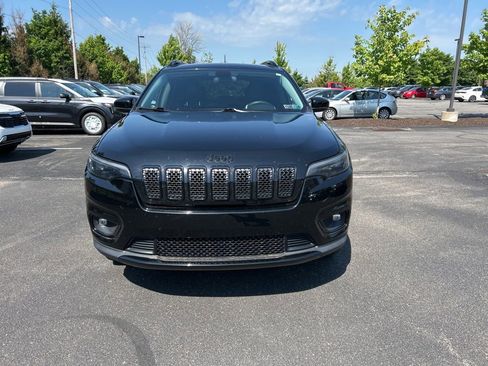 Used 2019 Jeep Cherokee Latitude Plus AWD/4WD image 2