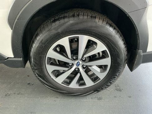 Used 2025 Subaru Outback Premium w/ Popular Package #1A image 27