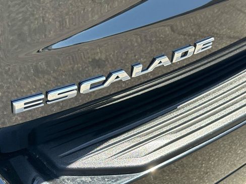 Used 2025 Cadillac Escalade ESV Sport AWD/4WD image 7
