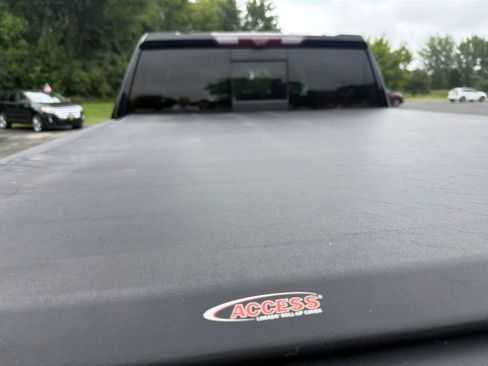 Used 2020 Chevrolet Silverado 1500 High Country w/ Technology Package AWD/4WD image 9
