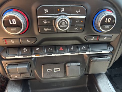 Used 2019 Chevrolet Silverado 1500 LT Trail Boss AWD/4WD image 27