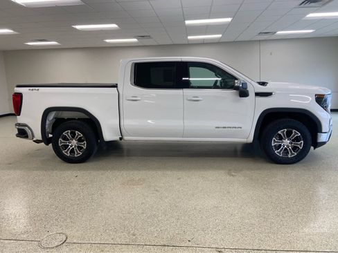 Used 2023 GMC Sierra 1500 SLE AWD/4WD image 4