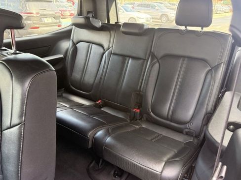 Used 2024 Jeep Wagoneer Series II w/ Flexible Seating Group image 16