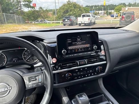 Used 2025 Nissan Pathfinder SV AWD/4WD image 10