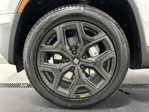 Used 2023 Rivian R1S Adventure AWD/4WD image 9