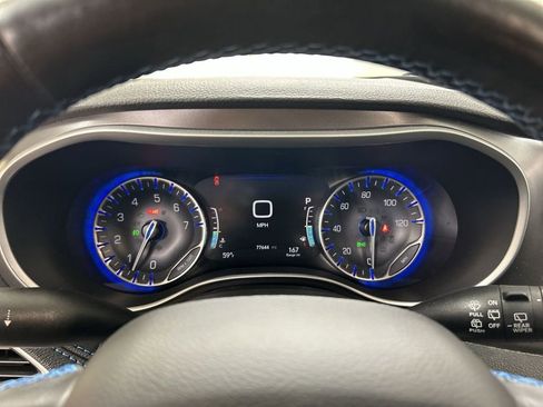Used 2021 Chrysler Pacifica Touring-L AWD/4WD image 13