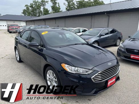 Used 2020 Ford Fusion SE FWD image 1