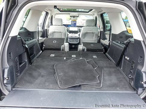 Used 2025 Ford Expedition Active AWD/4WD image 27