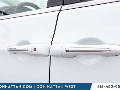 Used 2023 Chrysler Pacifica Limited FWD image 31