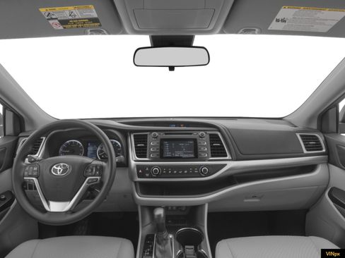 Used 2018 Toyota Highlander LE FWD image 4