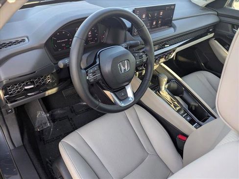 Used 2025 Honda Accord Touring image 10