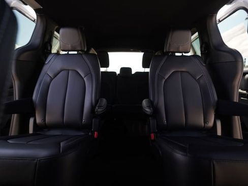 New 2026 Chrysler Voyager LX image 32