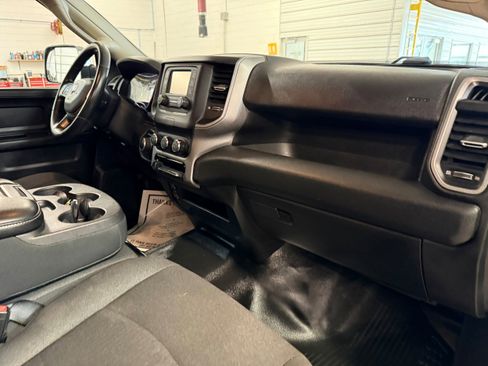 Used 2020 RAM 2500 Tradesman w/ Chrome Appearance Group AWD/4WD image 9