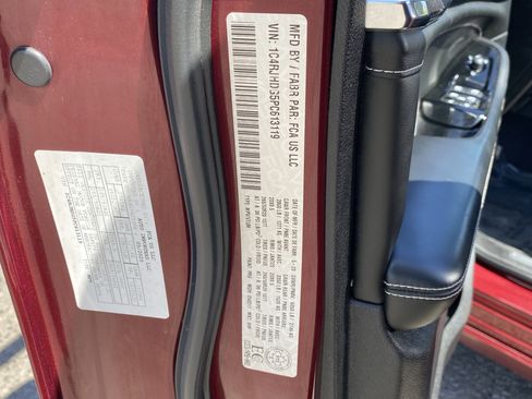 Used 2023 Jeep Grand Cherokee Overland image 32