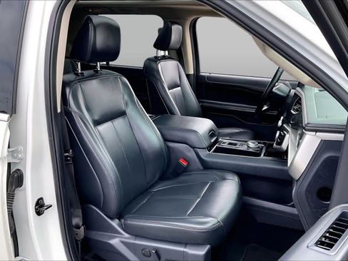 Certified 2024 Ford Expedition XLT RWD image 9