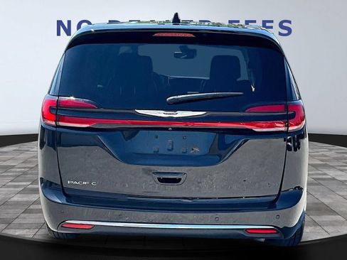 Used 2023 Chrysler Pacifica Touring-L FWD image 5