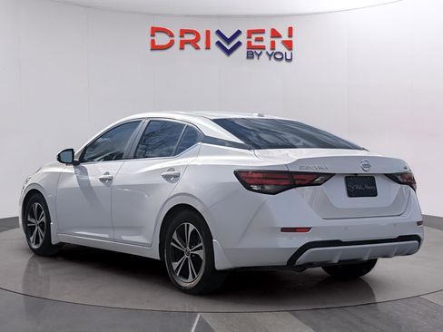 Used 2022 Nissan Sentra SV image 3