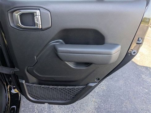 New 2025 Jeep Gladiator Sport image 27