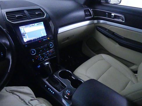 Used 2016 Ford Explorer XLT w/ Equipment Group 202A AWD/4WD image 15
