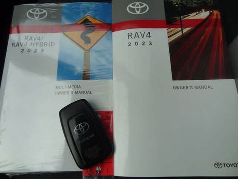 Used 2023 Toyota RAV4 XLE FWD image 31
