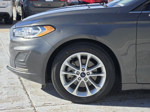 Used 2020 Ford Fusion SE image 9