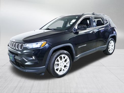 Used 2023 Jeep Compass Latitude AWD/4WD image 3