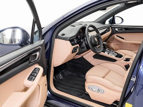Used 2025 Porsche Macan image 7