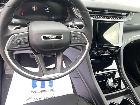 New 2025 Jeep Grand Cherokee L Laredo image 14